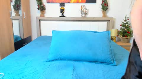 Snapshot of sweetangell69_ chatting on 12-14-25, 03:01 Viorica online show from 12-14-25, 03:01