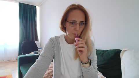 Ania online show from 01-17-25, 01:35