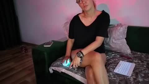 Ania online show from 10-15-25, 07:14