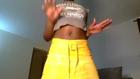 Snapshot of sweetass_02 chatting on 02-15-25, 12:04 bianca online show from 02-15-25, 12:04
