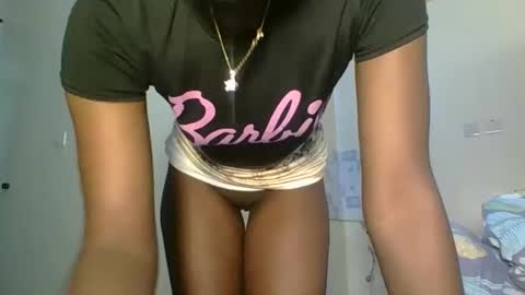 Snapshot of sweetass_02 chatting on 10-20-25, 09:43 bianca online show from 10-20-25, 09:43