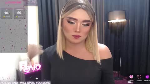 Snapshot of sweetbella118 chatting on 02-06-25, 11:43 bella online show from 02-06-25, 11:43