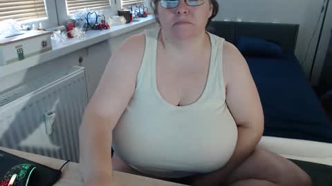 Sweetboobs85h online show from 11-18-25, 07:35