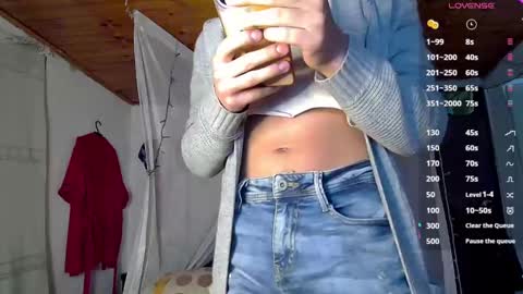 Snapshot of sweetc4meron chatting on 01-24-25, 01:35 Cameron Alejandro online show from 01-24-25, 01:35