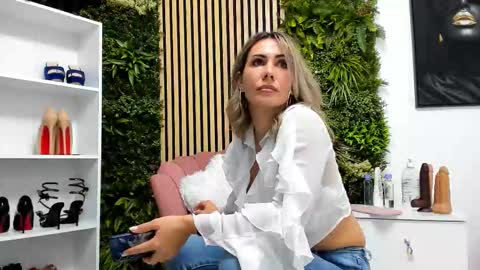 Snapshot of sweetcherry30_ chatting on 09-17-25, 06:15 Cherry online show from 09-17-25, 06:15