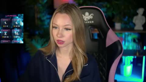 Snapshot of sweetdaisy_me chatting on 02-22-26, 08:13 Lina online show from 02-22-26, 08:13