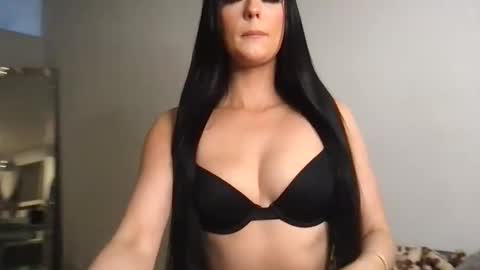 Gracie  online show from 11-21-25, 04:33