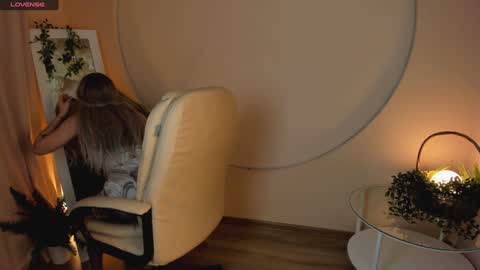 Snapshot of sweetheart_flower chatting on 12-04-24, 02:59 Kira online show from 12-04-24, 02:59