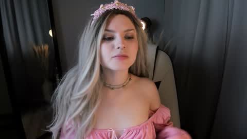 Snapshot of sweetheart_flower chatting on 12-08-24, 03:13 Kira online show from 12-08-24, 03:13