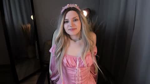 Snapshot of sweetheart_flower chatting on 12-08-24, 06:17 Kira online show from 12-08-24, 06:17