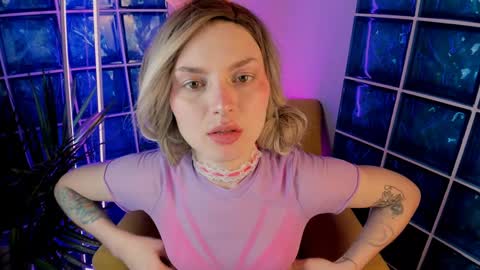 Snapshot of sweetheart_flower chatting on 12-25-24, 06:30 Kira online show from 12-25-24, 06:30