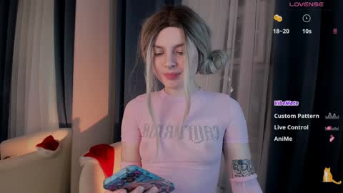 Snapshot of sweetheart_flower chatting on 12-27-24, 03:59 Kira online show from 12-27-24, 03:59