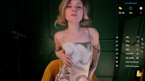 Snapshot of sweetheart_flower chatting on 12-31-24, 02:58 Kira online show from 12-31-24, 02:58