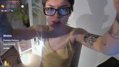 Snapshot of sweetheart_flower chatting on 02-14-25, 01:02 Kira online show from 02-14-25, 01:02