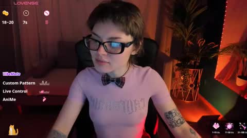 Snapshot of sweetheart_flower chatting on 02-15-25, 10:21 Kira online show from 02-15-25, 10:21