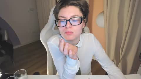 Snapshot of sweetheart_flower chatting on 02-23-25, 10:09 Kira online show from 02-23-25, 10:09