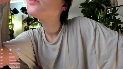 Snapshot of sweetheart_flower chatting on 02-25-25, 07:14 Kira online show from 02-25-25, 07:14