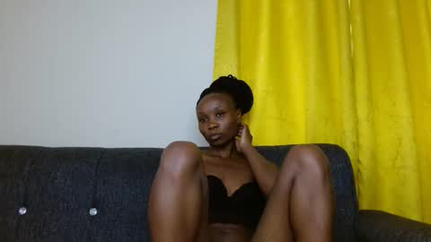 Snapshot of sweetie_coco chatting on 01-09-26, 09:23 Luciana online show from 01-09-26, 09:23