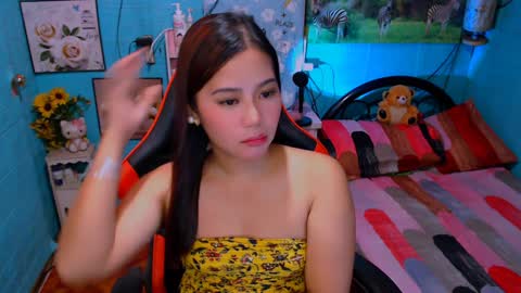 Nicole online show from 01-16-25, 04:28