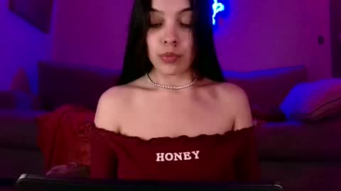 Snapshot of sweetieslikebutter chatting on 02-22-25, 05:55 Blu Sweets online show from 02-22-25, 05:55