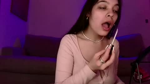 Snapshot of sweetieslikebutter chatting on 02-24-25, 06:36 Blu Sweets online show from 02-24-25, 06:36