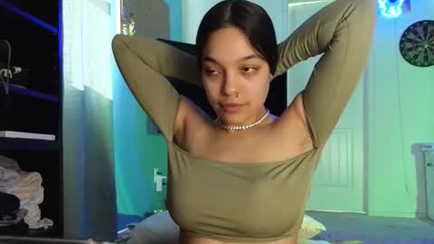 Snapshot of sweetieslikebutter chatting on 11-13-25, 05:56 Blu Sweets online show from 11-13-25, 05:56