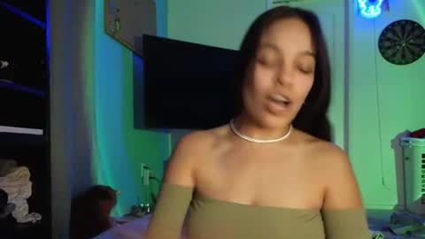 Snapshot of sweetieslikebutter chatting on 11-14-25, 06:01 Blu Sweets online show from 11-14-25, 06:01