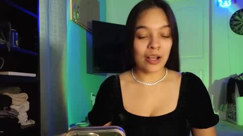 Snapshot of sweetieslikebutter chatting on 11-17-25, 10:26 Blu Sweets online show from 11-17-25, 10:26