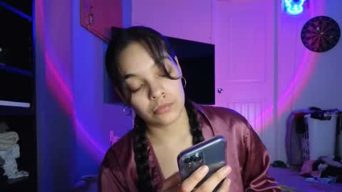 Snapshot of sweetieslikebutter chatting on 11-23-25, 04:45 Blu Sweets online show from 11-23-25, 04:45