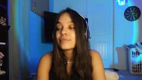 Snapshot of sweetieslikebutter chatting on 11-25-25, 03:50 Blu Sweets online show from 11-25-25, 03:50