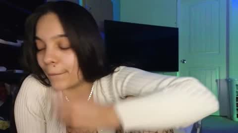 Snapshot of sweetieslikebutter chatting on 11-27-25, 08:49 Blu Sweets online show from 11-27-25, 08:49