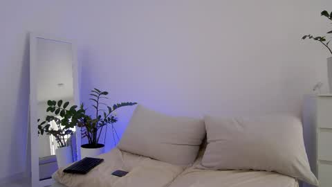 SweetKira1 online show from 03-24-26, 06:29