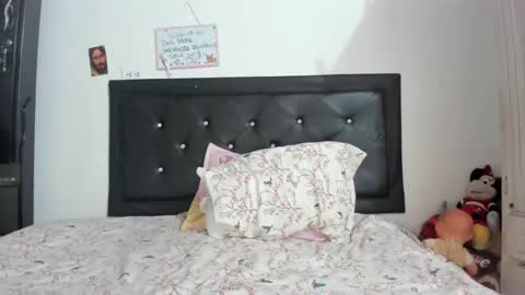 Snapshot of sweetlatinakim chatting on 12-18-24, 10:02 Camilo online show from 12-18-24, 10:02
