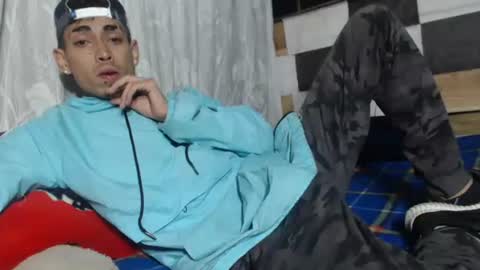 Snapshot of sweetlatinakim chatting on 01-08-25, 10:59 Camilo online show from 01-08-25, 10:59