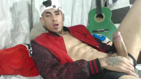 Snapshot of sweetlatinakim chatting on 02-24-25, 10:36 Camilo online show from 02-24-25, 10:36