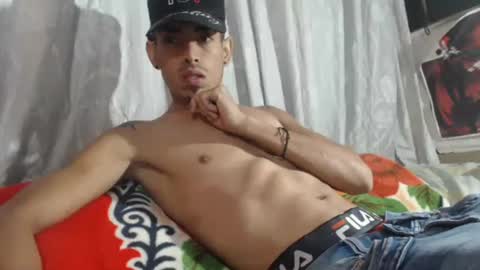 Snapshot of sweetlatinakim chatting on 03-08-25, 11:05 Camilo online show from 03-08-25, 11:05