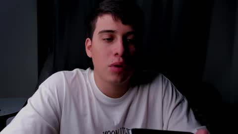 Snapshot of sweetlian_04 chatting on 12-15-24, 03:24 Lian online show from 12-15-24, 03:24