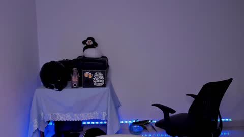 Snapshot of sweetlian_04 chatting on 12-21-24, 10:08 Lian online show from 12-21-24, 10:08