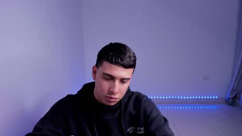 Snapshot of sweetlian_04 chatting on 01-27-25, 11:00 Lian online show from 01-27-25, 11:00