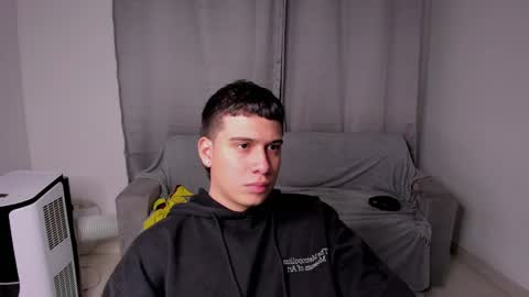 Snapshot of sweetlian_04 chatting on 01-30-25, 10:08 Lian online show from 01-30-25, 10:08