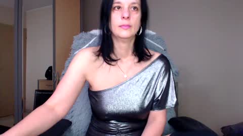 Snapshot of sweetlonglips_ chatting on 01-11-25, 09:04 JenJenny online show from 01-11-25, 09:04