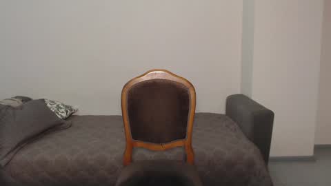 Mia online show from 12-14-24, 04:42