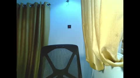 sweetmila9 online show from 04-11-26, 07:45