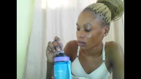 ESTHER online show from 02-08-25, 01:11