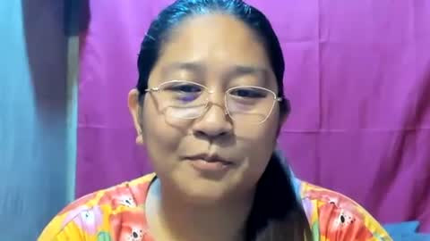 Snapshot of sweetpilipina88 chatting on 12-10-24, 06:01 MIA online show from 12-10-24, 06:01