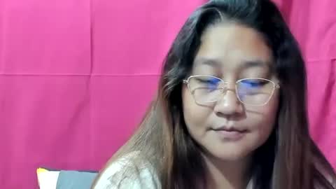 Snapshot of sweetpilipina88 chatting on 12-20-24, 06:19 MIA online show from 12-20-24, 06:19