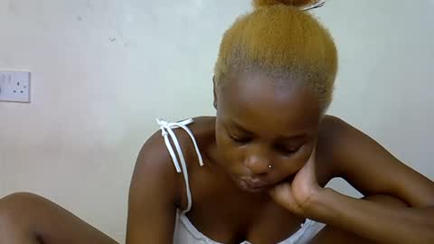 Snapshot of sweetrall chatting on 02-22-26, 12:15 Lilly online show from 02-22-26, 12:15