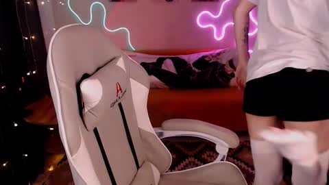 Snapshot of sweetrichal chatting on 10-24-25, 08:38 sweetrichal online show from 10-24-25, 08:38