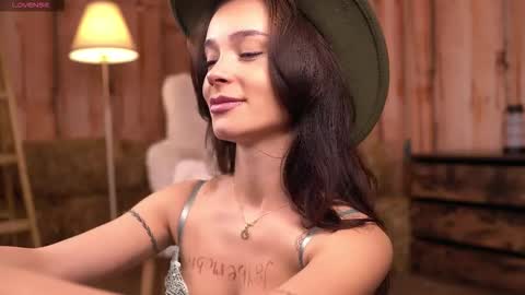 Snapshot of sweetrossie chatting on 02-06-26, 04:28 Rose online show from 02-06-26, 04:28