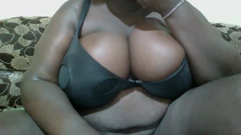 Snapshot of sweetsensationtee chatting on 02-12-26, 09:59 sweetsensation online show from 02-12-26, 09:59